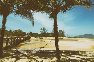 Obraz premium beach cradle with blue sea background for summer vacation - vintage style