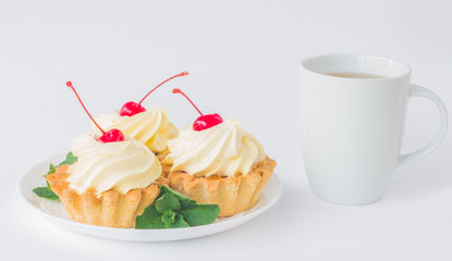Пирожное с чаем