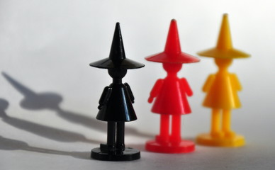 Mensch-Ärgere-Dich-Nicht-Figuren: Ampel-Koalition, schwarz-rot-gelb
