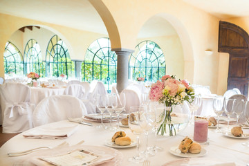 Biella 25 June 2016.Table set for wedding reception at Cascina Bonina, Piedmont Italy. - obrazy, fototapety, plakaty