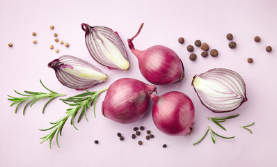 red onions and spices © Mara Zemgaliete