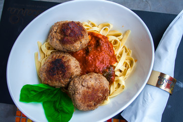 Pasta with meatballs and tomato sauce.