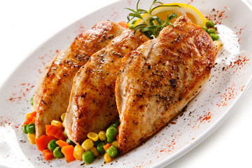 Grilled chicken fillet and vegetables 