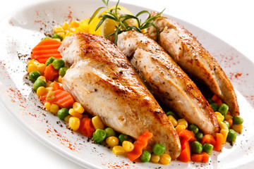 Grilled chicken fillet and vegetables 