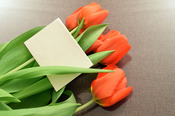 Bukiet czerwonych tulipanów z dedykacją