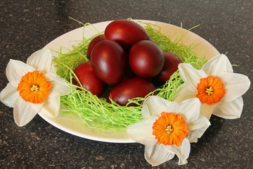 Fototapeta na wymiar Red Easter eggs and flowers