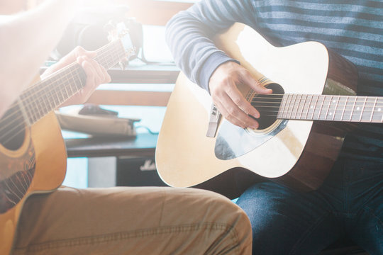 Masterclass learning to play the guitar outdoors. Musical education.