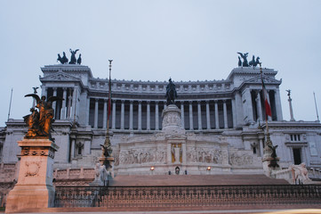 Fototapeta premium Il Colosseo e altri monumenti di Roma. Una città piena di storia. 