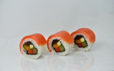 sushi, łosoś, japońskie dania