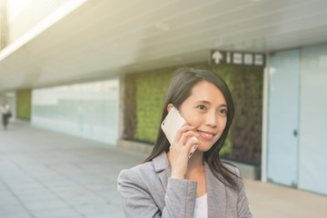 Fototapeta premium business woman talk on phone