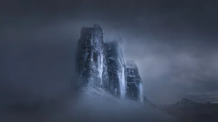 Poster Dramatische Nebelatmosphäre auf berühmten Berggipfeln © rasica