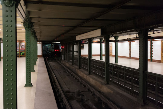 Empty platforms of the Budapest Metro, Line 1