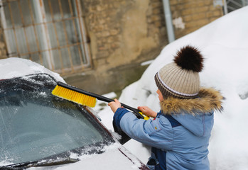 kid helper to cleaning car