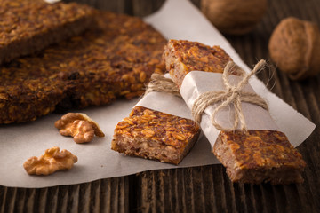 Cereal bars with raisins and nuts