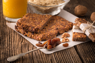 Cereal bars with raisins and nuts