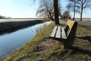 Bank in der Marsch