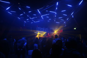 FOLLA IN DISCO