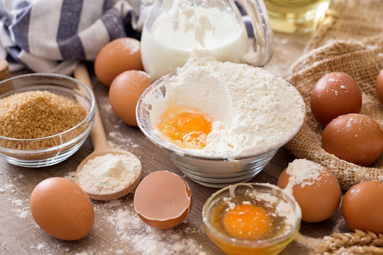 Breaking eggs into flour to making cakes.