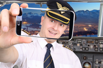 Pilot gets a selfie in the cockpit of a plane