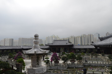 Храм и современный город, Гонконг, Китай