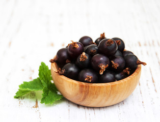 Bowl with black currant