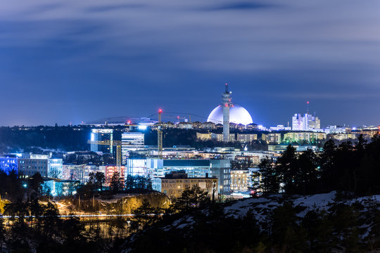 Sickla med Globen i bakgrunden sett fr&aring;n ett berg p&aring; Kvarnholmen 1/2