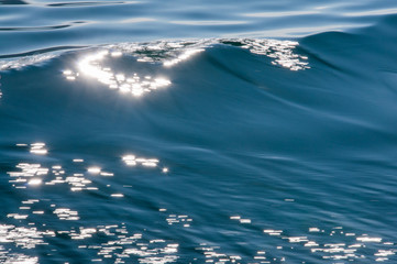 Fototapeta premium Water waves for nature backgrounds with flash