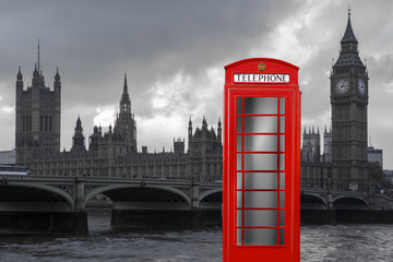 Fototapeta premium Rote Telefonzelle vor Big Ben.