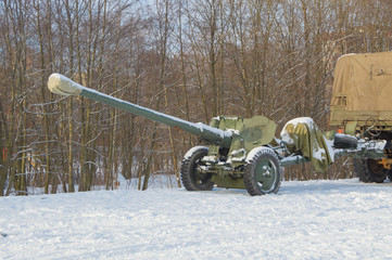 truck hitched to the artillery gun of the second world war.