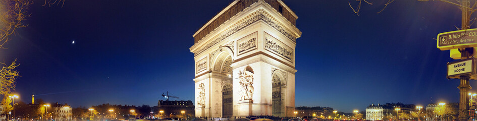 Fototapeta na wymiar Panorama - Arc de Triomphe Paris - Beautiful at Sunset