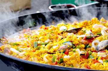 Traditional Spanish Paella Street Food  - obrazy, fototapety, plakaty