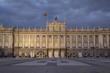 Fototapeta na wymiar palacio real madrid in the night