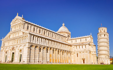 Naklejka premium Leaninig tower of Pisa landscape view, Pisa, Italy
