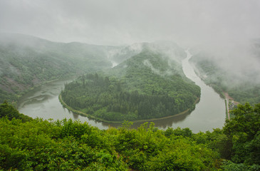 Saarschleife im Frühnebel