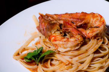 A delicious plate with shrimps, tagliatelle and sauce.