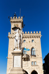 Fototapeta na wymiar Statue of Liberty in San Marino against the bright blue sky