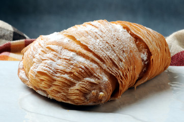 Sfogliatella スフォリアテッレ La sfujatèlle 스폴리아텔레 Coda d'aragosta Sfugliatella Sfogliatelle 
