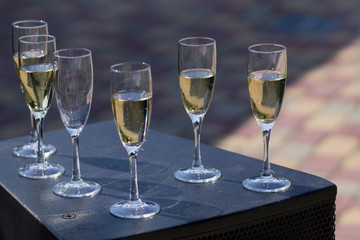 the glass wine glasses filled
