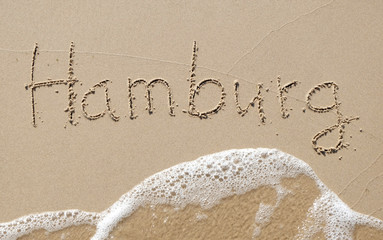Hamburg an der Elbe mit Strand und Wasser Welle