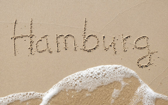 Hamburg an der Elbe mit Strand und Wasser Welle