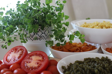 fresh tomatos and herbs, herbs, tomatos, fresh tomatos and oregano, oregano, pasta, fresh pasta, tomato pasta