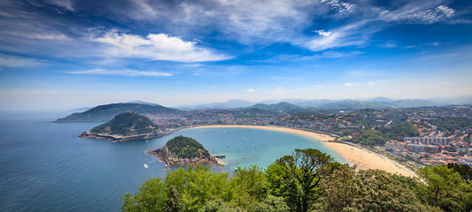 Obraz premium Donostia San Sebastian from above