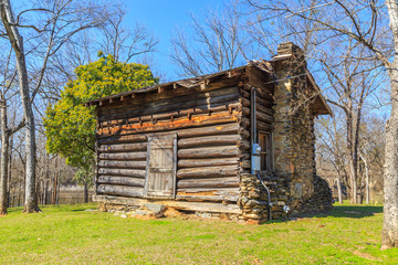 Historic Abstract Cabin:  Historical abstract cabin in Wetumpka, Alabama.  Untagged, unnamed and abandoned.