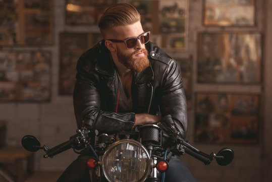 Fototapeta Guy in motorbike repair shop