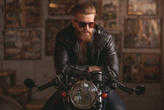 Fototapeta Guy in motorbike repair shop