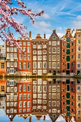 Türaufkleber Traditionelle alte Gebäude in Amsterdam-Frühling, Niederlande © sborisov