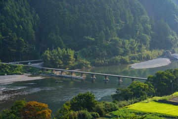 Fototapeta premium 仁淀川の沈下橋