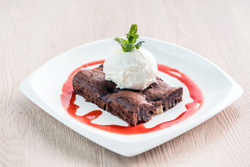 brownie with ice cream