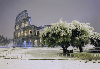 Il Colosseo e altri monumenti di Roma. Una città piena di storia. 