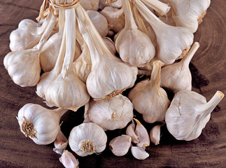 Garlic. The group split on the wooden floor